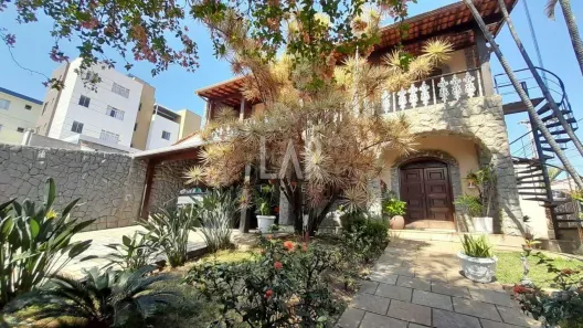 Casa com 5 Quartos para alugar, 202m² no Universitário, Belo Horizonte