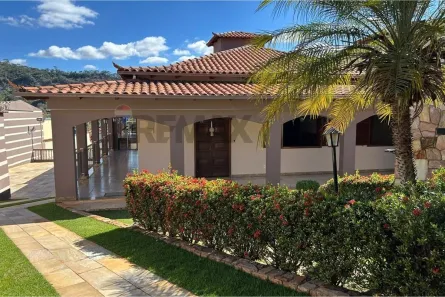 Casa com 4 Quartos para alugar, 1500m² no Azurita, Mateus Leme