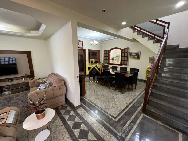 Casa com 5 quartos — Santa Amélia, Belo Horizonte