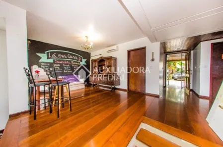 Casa com 3 Quartos à venda, 415m² no Chácara das Pedras, Porto Alegre