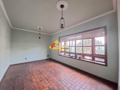 Casa com 3 Quartos para alugar, 270m² no São Sebastião, Divinópolis