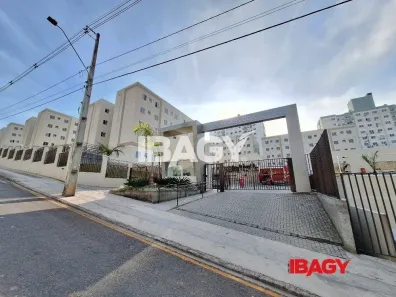 Apartamento com 2 Quartos para alugar, 45m² no Areias, São José