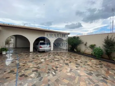 Casa com 4 Quartos à venda, 239m² no Jardim São Vito, Americana