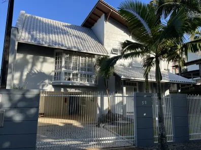 Casa com 3 Quartos à venda, 314m² no Costa e Silva, Joinville