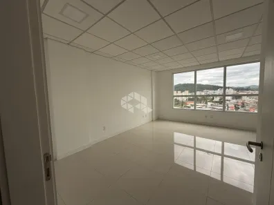 Sala Comercial à venda, 29m² no Barreiros, São José