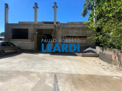 Casa de Condomínio com 4 Quartos à venda, 350m² no Arujá Country Club, Arujá