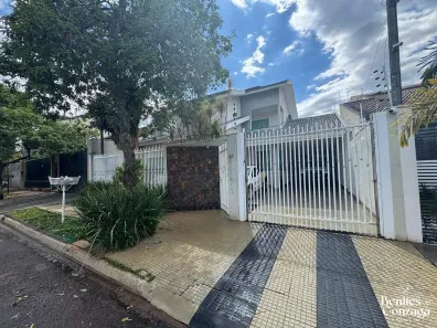 Sobrado com 3 Quartos à venda, 261m² no Jardim Pinheiros III, Maringá