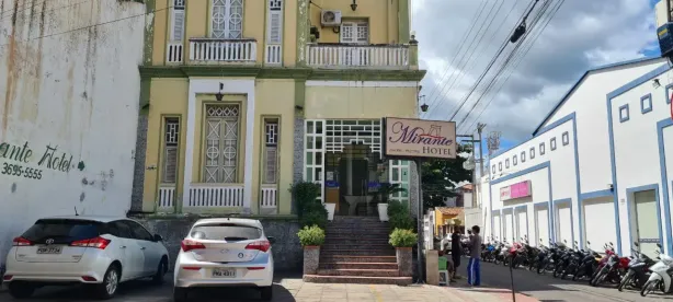 Prédio Comercial com 19 Quartos para venda ou aluguel, 1100m² no Centro, Sobral