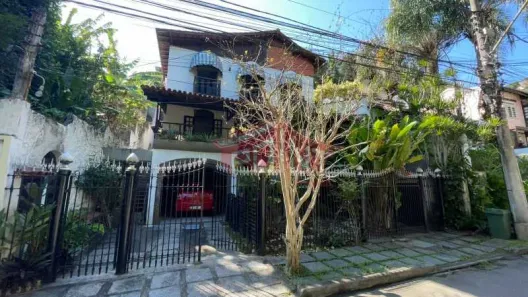 Casa de Condomínio com 4 Quartos à venda, 300m² no Charitas, Niterói