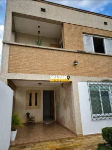 Sobrado com 4 Quartos para venda ou aluguel, 300m² no Vila São José, Taubaté