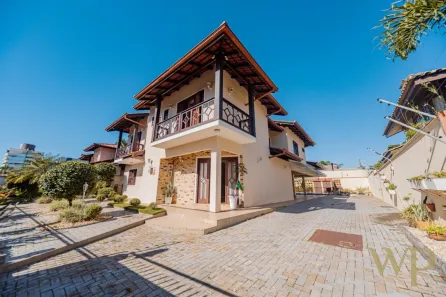 Casa com 5 Quartos à venda, 455m² no Iririú, Joinville