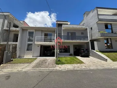 Sobrado com 3 Quartos à venda, 132m² no Pinheirinho, Curitiba