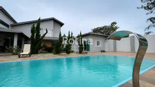 Casa de Condomínio com 5 Quartos à venda, 500m² no Tocantins, Uberlândia