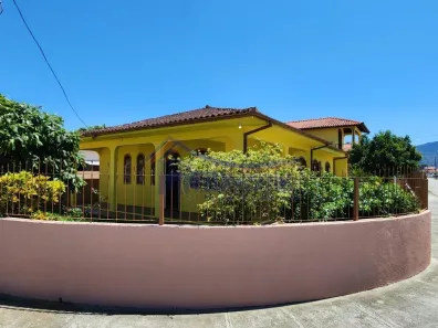 Casa com 4 Quartos à venda, 238m² no Carianos, Florianópolis