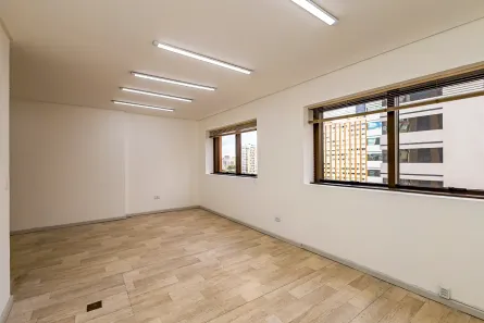 Prédio Comercial com 3 Quartos à venda, 80m² no Centro, Curitiba