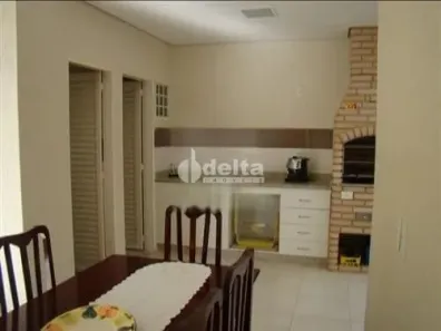 Casa com 3 Quartos à venda, 198m² no Santa Rosa, Uberlândia