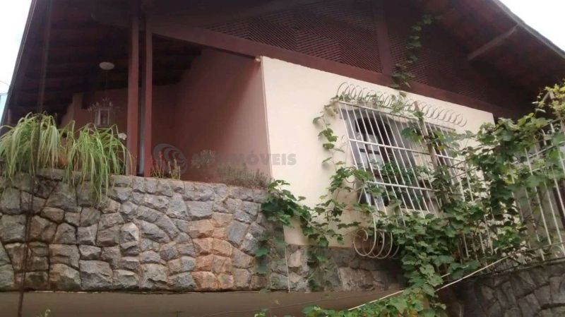 Casa com 4 quartos — Santo Antônio, Belo Horizonte