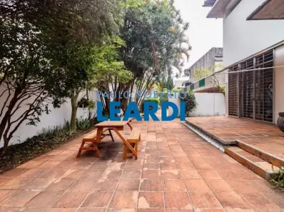 Sobrado com 4 Quartos para alugar, 355m² no Alto de Pinheiros, São Paulo