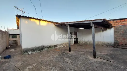 Casa com 2 Quartos à venda, 103m² no Granada, Uberlândia