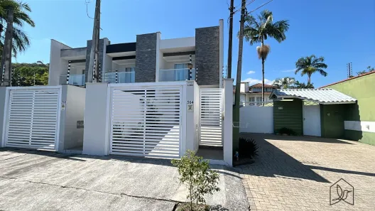 Casa com 2 Quartos para alugar, 114m² no Saguaçu, Joinville