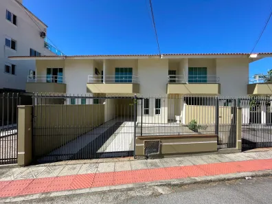 Casa com 3 Quartos para alugar, 120m² no Barreiros, São José