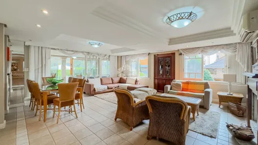 Casa com 6 Quartos à venda, 700m² no Chácara das Pedras, Porto Alegre