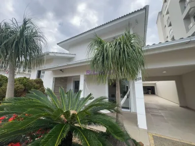 Casa com 3 Quartos à venda, 240m² no Barreiros, São José
