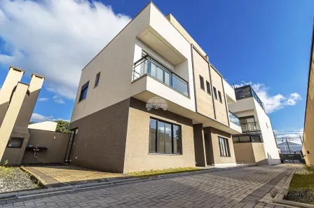 Sobrado com 4 Quartos à venda, 161m² no Hauer, Curitiba