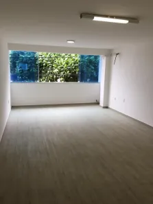 Sala Comercial para alugar, 33m² no Cavaleiros, Macaé
