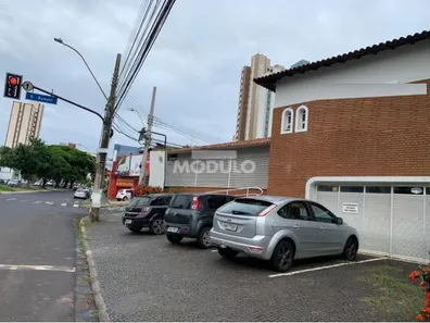 Prédio Comercial para alugar, 100m² no Martins, Uberlândia