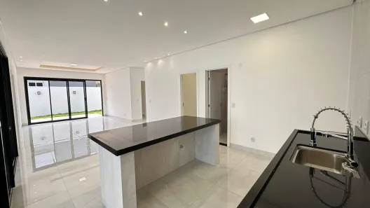 Casa com 3 Quartos à venda, 240m² no Loteamento Caribe, Palmas
