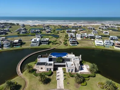 Casa com 4 Quartos à venda, 200m² no Capão Novo, Capão da Canoa