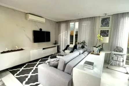 Casa com 4 Quartos à venda, 330m² no Jardim Cordeiro, São Paulo