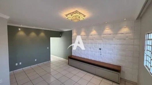 Casa com 3 Quartos para alugar, 180m² no Jardim Inconfidência, Uberlândia