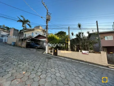 Lote/Terreno à venda, 300m² no Trindade, Florianópolis