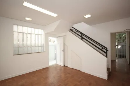 Imóvel Comercial com 6 Quartos para alugar, 180m² no Santo Antônio, Belo Horizonte