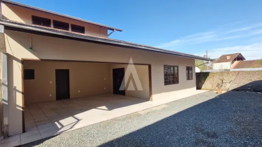 Sobrado com 3 Quartos à venda, 172m² no Bom Retiro, Joinville