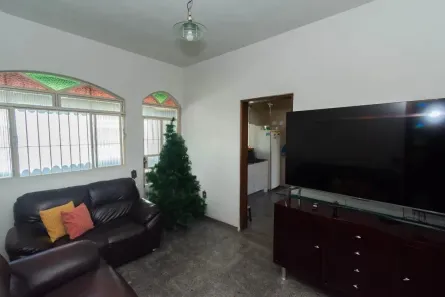 Casa com 5 Quartos à venda, 170m² no Colonial, Contagem