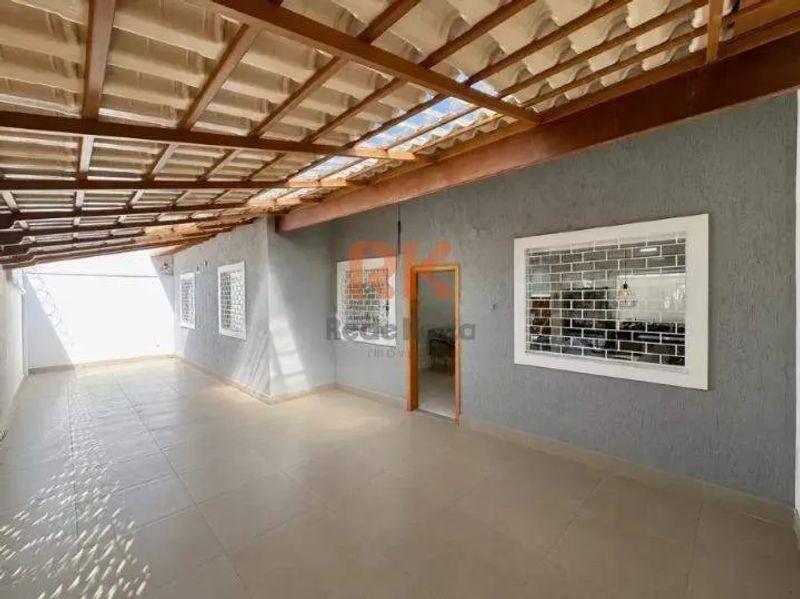 Casa com 3 quartos — Santa Mônica, Belo Horizonte