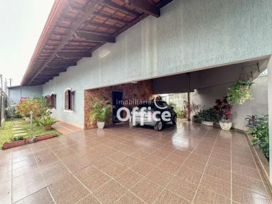 Casa com 3 Quartos à venda, 219m² no Vila Santa Maria de Nazareth, Anápolis