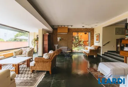 Casa com 4 Quartos à venda, 300m² no Pacaembu, São Paulo