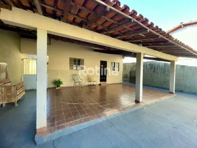 Casa com 3 Quartos à venda, 138m² no Segismundo Pereira, Uberlândia