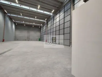 Galpão/Depósito/Armazém para alugar, 2975m² no Parque Jaçatuba, Santo André