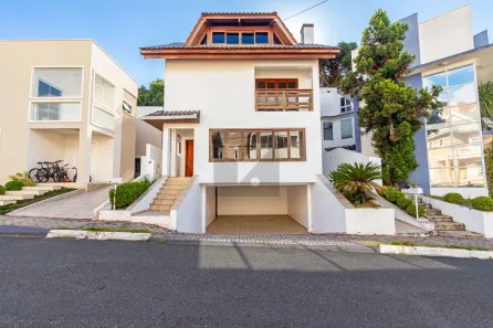 Sobrado com 3 Quartos à venda, 353m² no Orleans, Curitiba