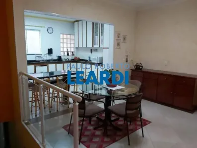Sobrado com 3 Quartos para alugar, 245m² no Vila Scarpelli, Santo André