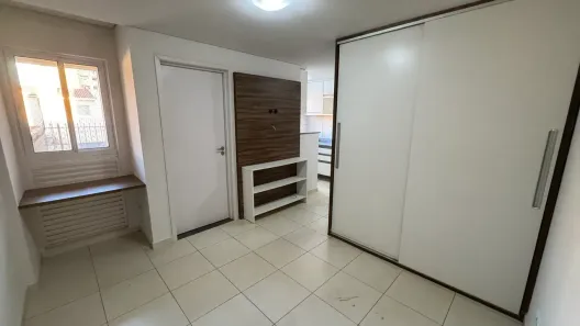Apartamento com 1 Quarto para alugar, 27m² no Zona 07, Maringá