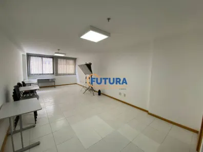 Sala Comercial à venda, 37m² no Zona Industrial, Brasília
