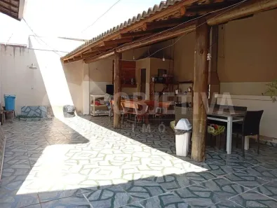 Casa com 3 Quartos à venda, 160m² no Jardim Europa, Uberlândia