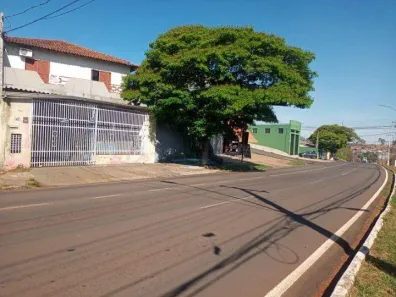 Sobrado com 4 Quartos à venda, 250m² no Conjunto Parigot de Souza 1, Londrina