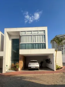Sobrado com 4 Quartos à venda, 150m² no Jardim Vitória, Goiânia